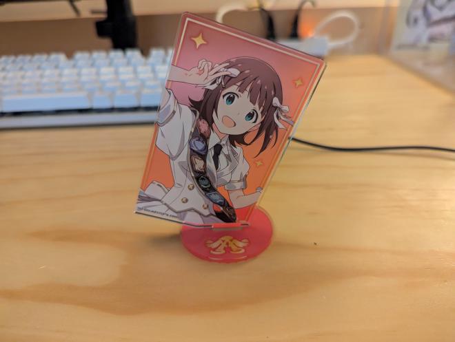 ピースする天海春香のイラストが書かれたアクスタ