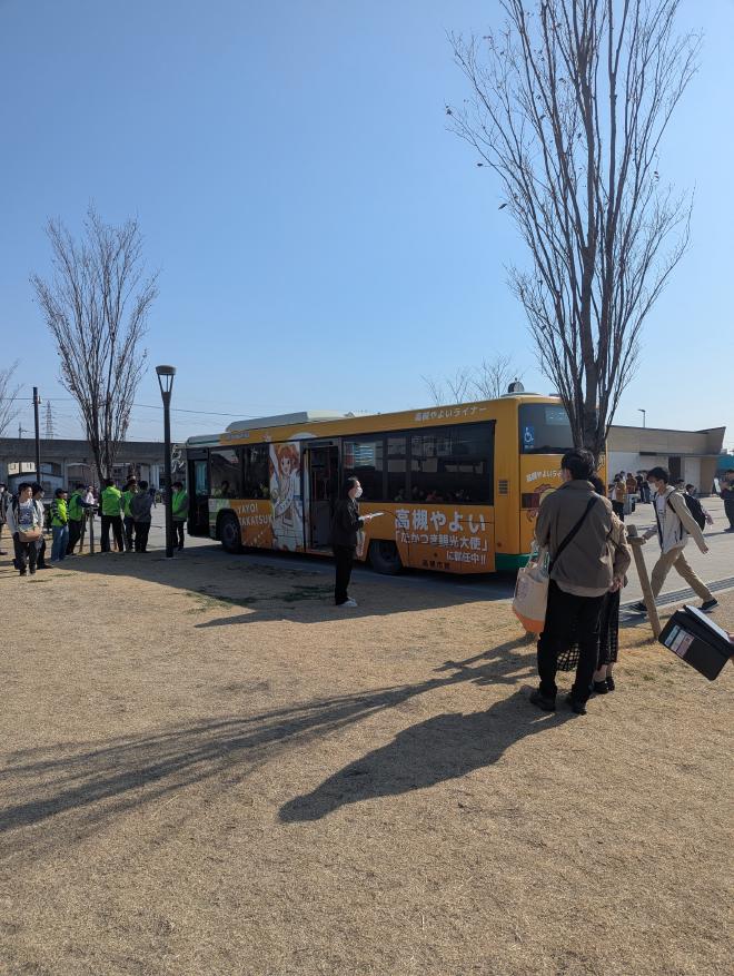 高槻やよいが描かれたバス反対の横から