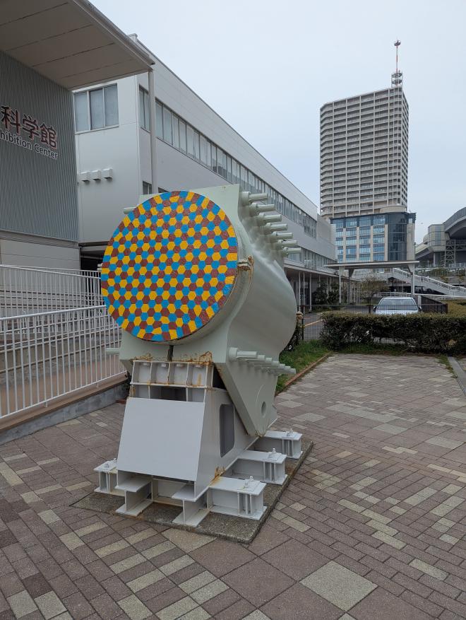 橋の科学館入口のケーブル