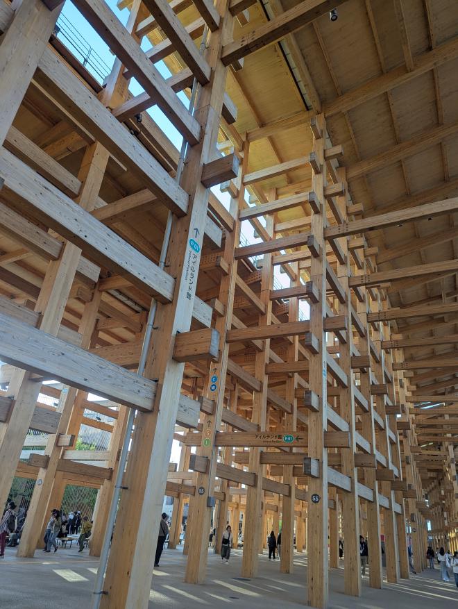 大屋根リングの中の木組み