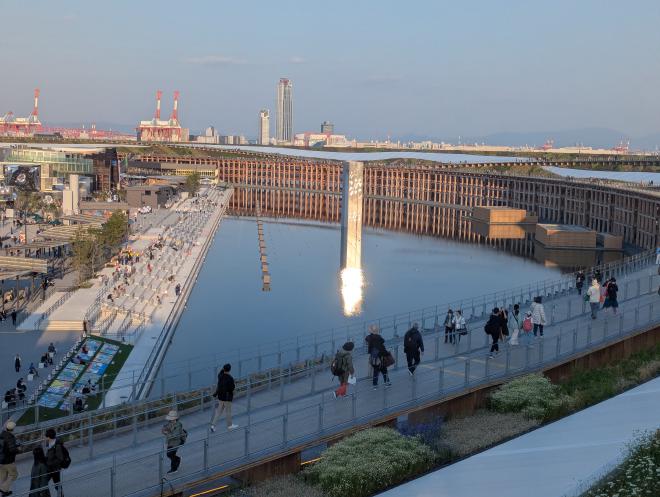 大屋根リングの上から湖のほう