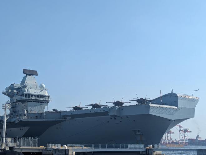 イギリス海軍空母のプリンス・オブ・ウェールズ